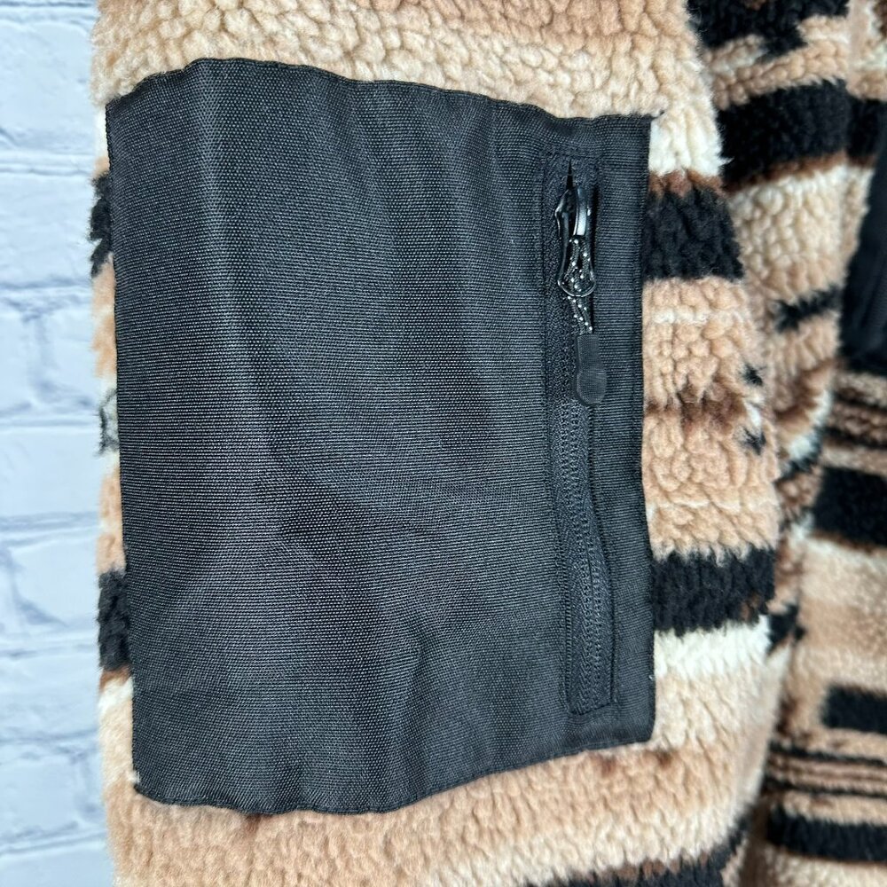 Paramount Yellowstone Dutton Ranch Aztec‎ Fleece … - image 11